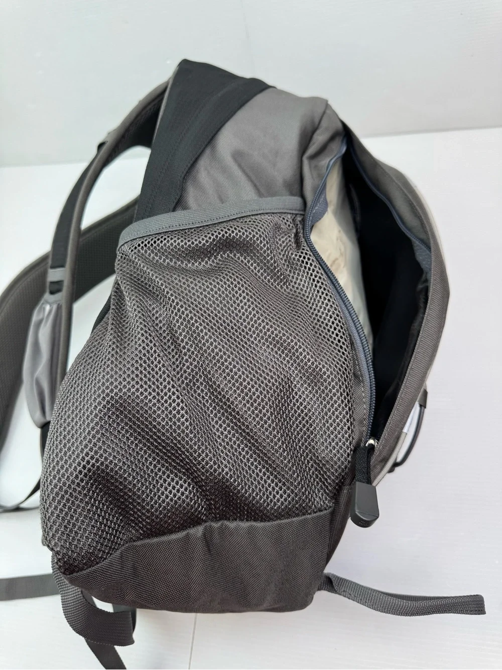 Osprey Helix Resource Series Backpack Black Grey Recycled Daypack Hiking Unisex
